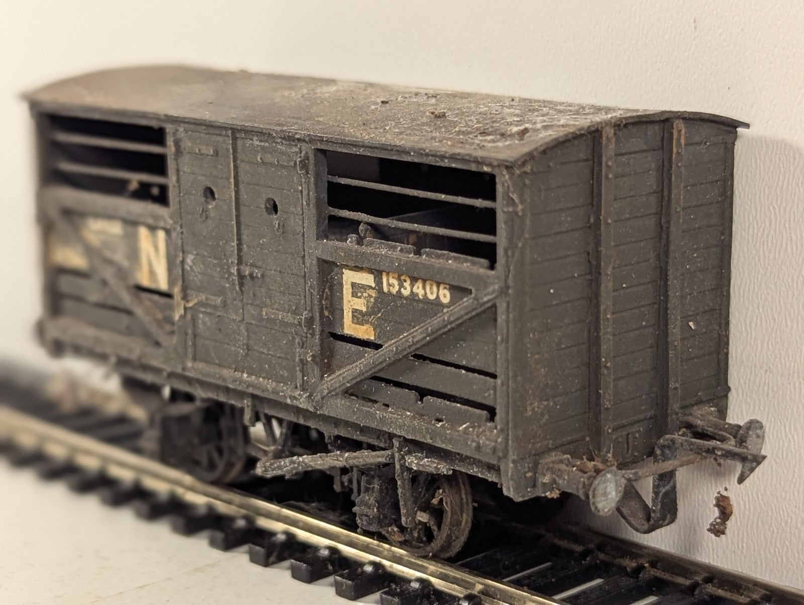 Kitbuilt OO Gauge North Eastern Railway NE Cattle Wagon - Grey