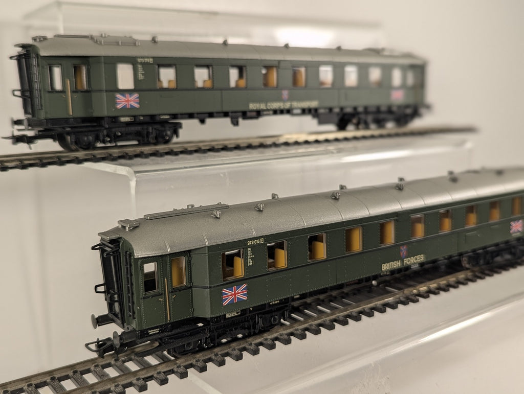 Liliput HO Gauge Wagenset Brit. Rheinarmee, Ep. III Passenger Coach Set