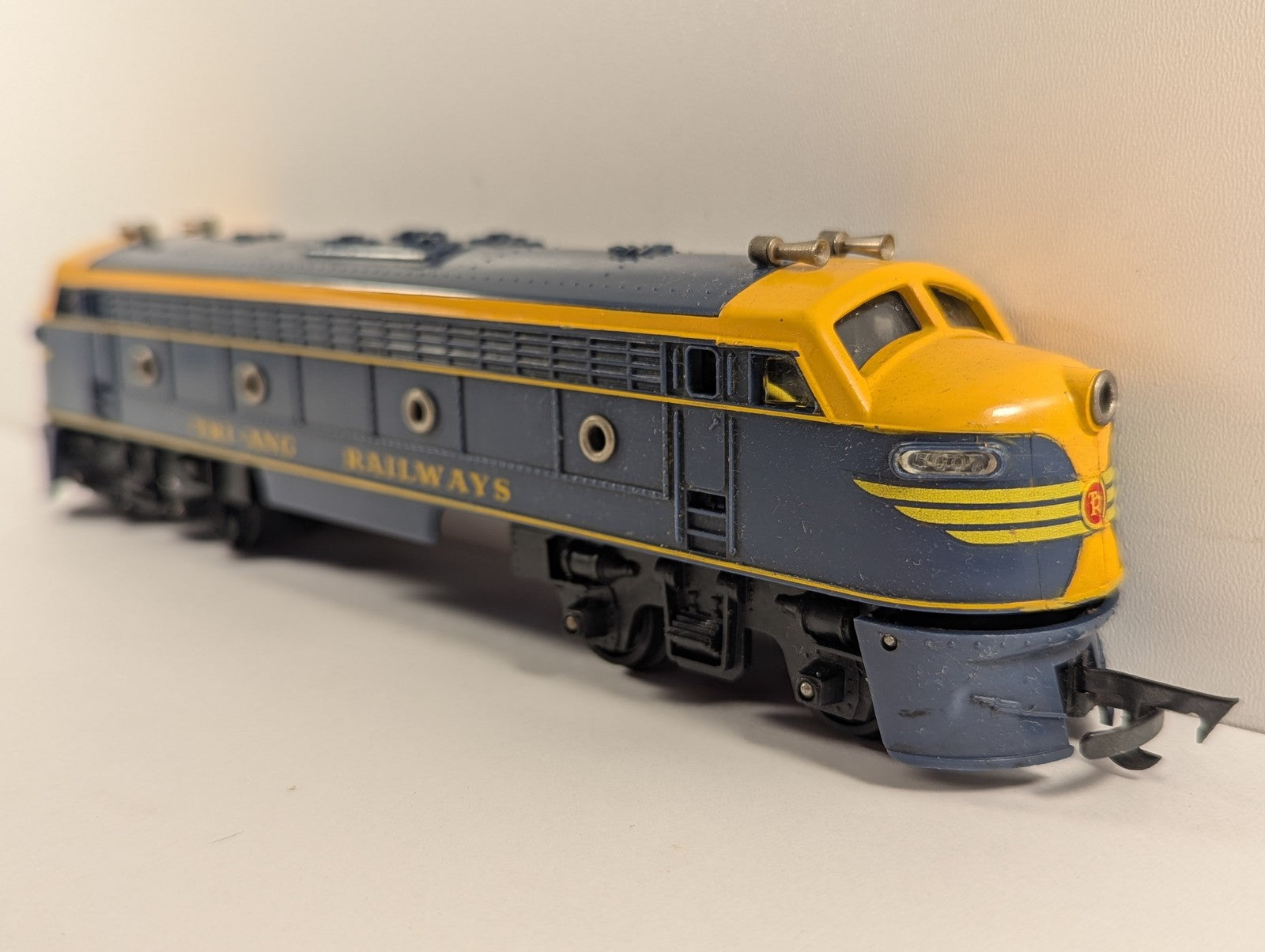 Tri-ang OO Gauge Transcontinental Double Ended Diesel Locomotive 5007