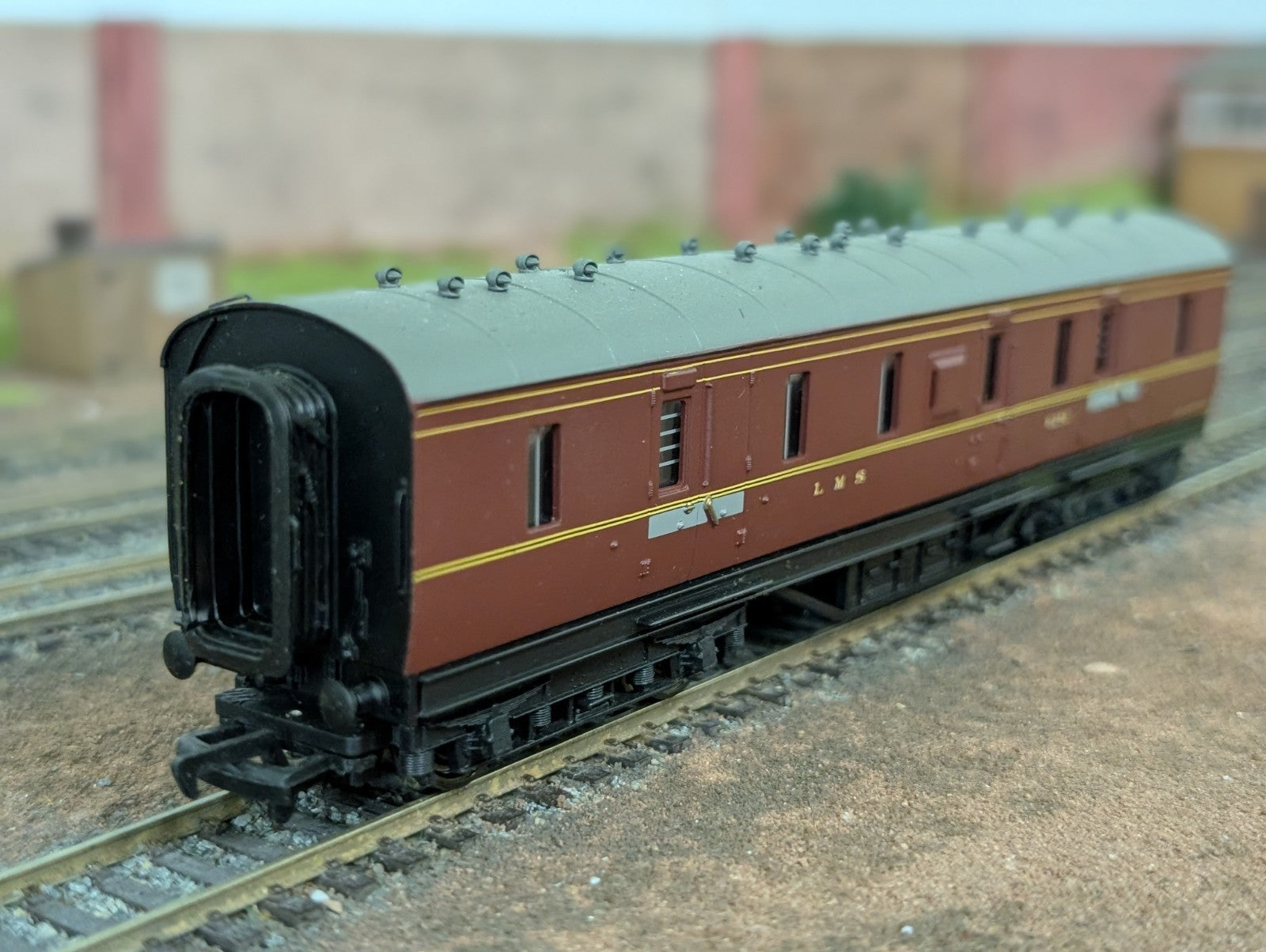 Bachmann 34-327 50' Parcel Van31250 In LMS Crimson