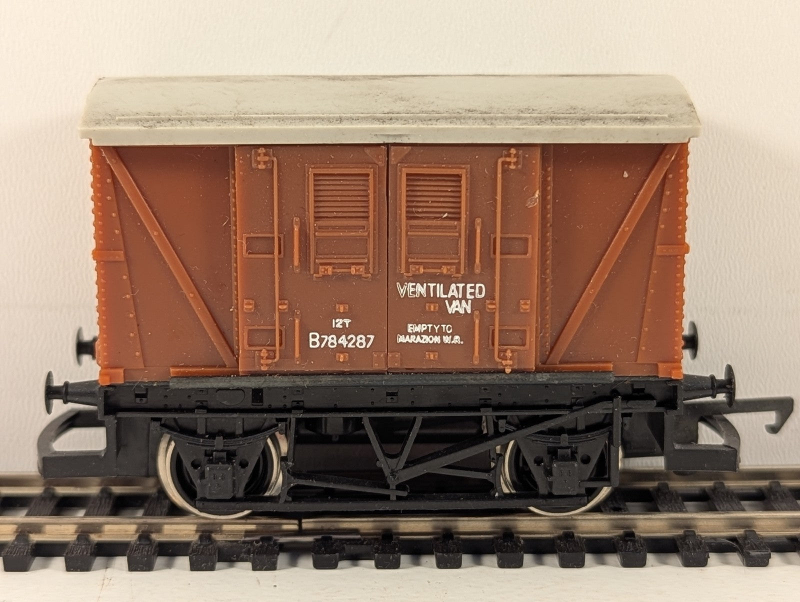 Hornby R009 British Railways Ventilated Van