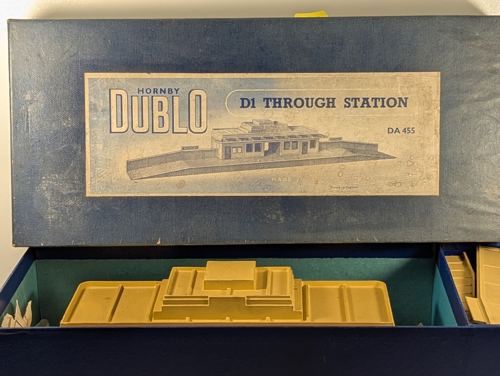 Hornby Dublo DA456 D1 Island Platform