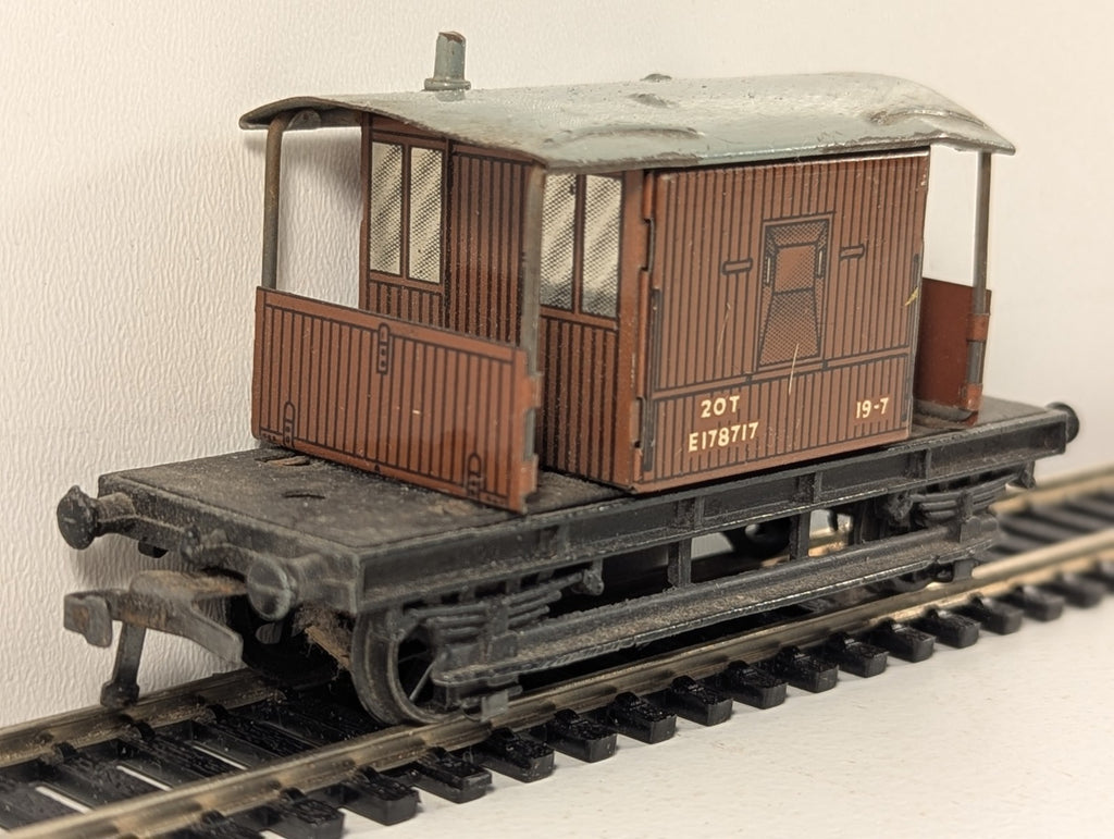 Hornby Dublo 32046 Tinplate 20 Ton Brake Van OO Gauge - Dented Roof
