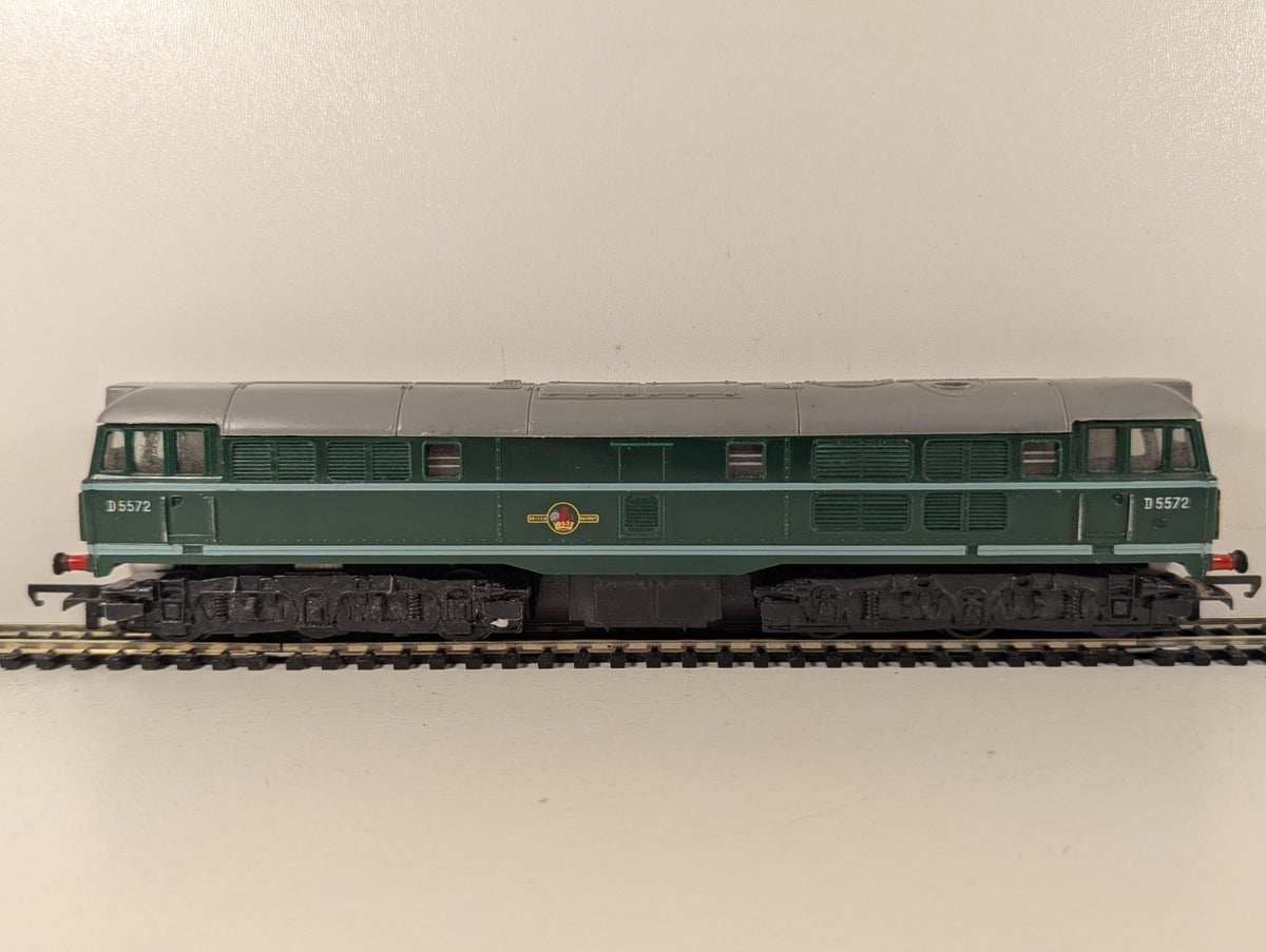 Tri-ang R.357  Class 31 Locomotive D5572 BR Green