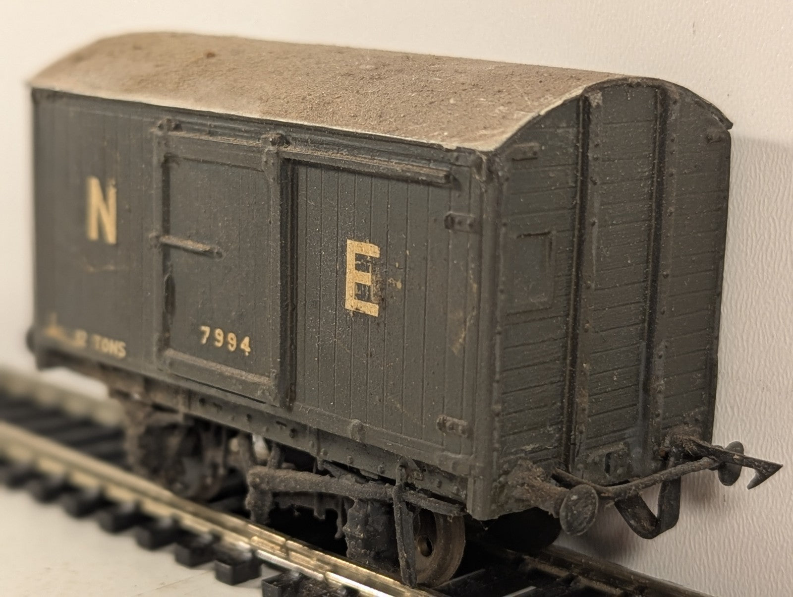 Kit-built OO Gauge LNER 12 Ton Goods Van Wagons 7994 LNER Grey