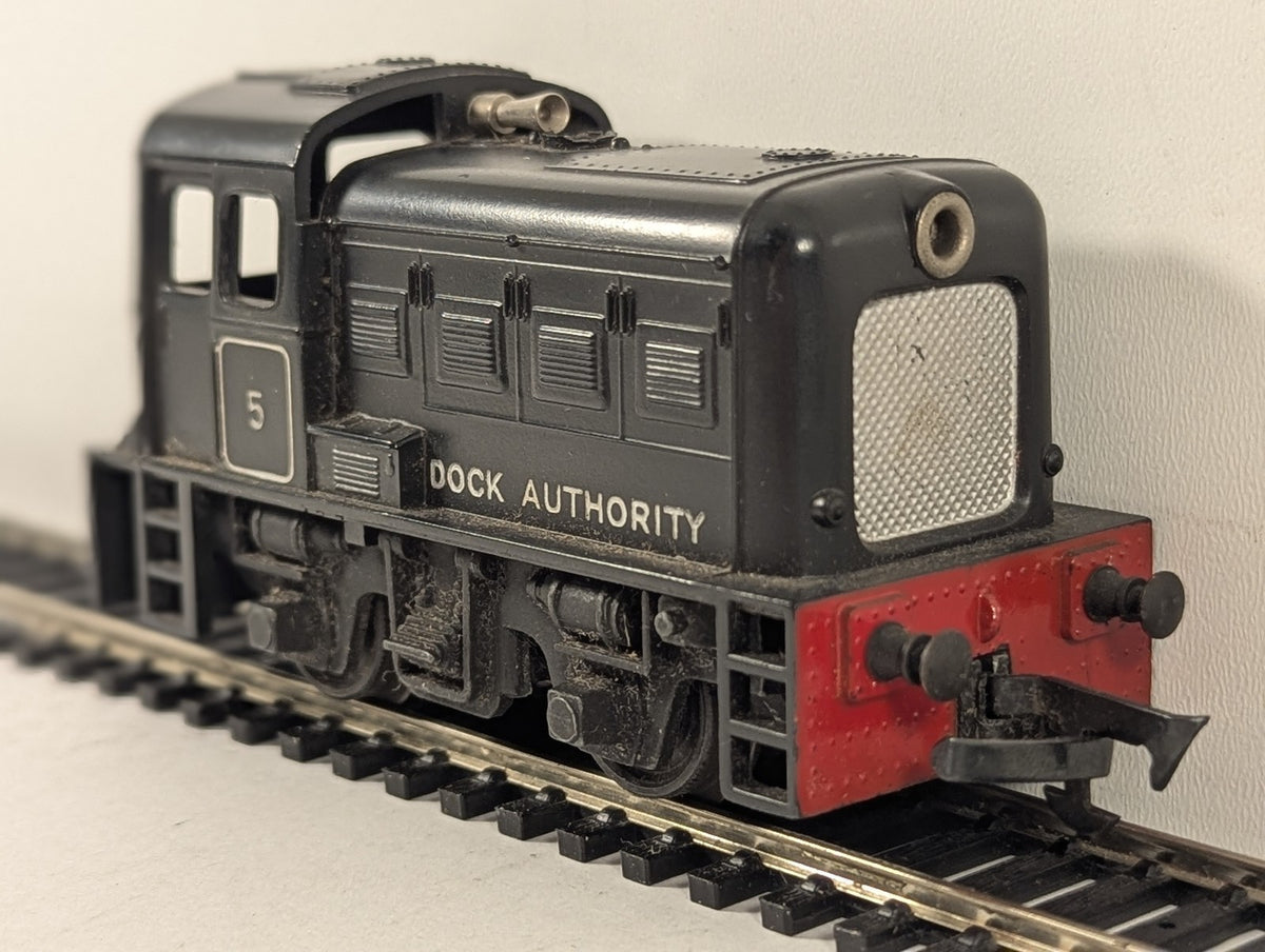 Tri-ang OO Gauge Dock Authority Shunter Locomotive 5 Dock Authority Black