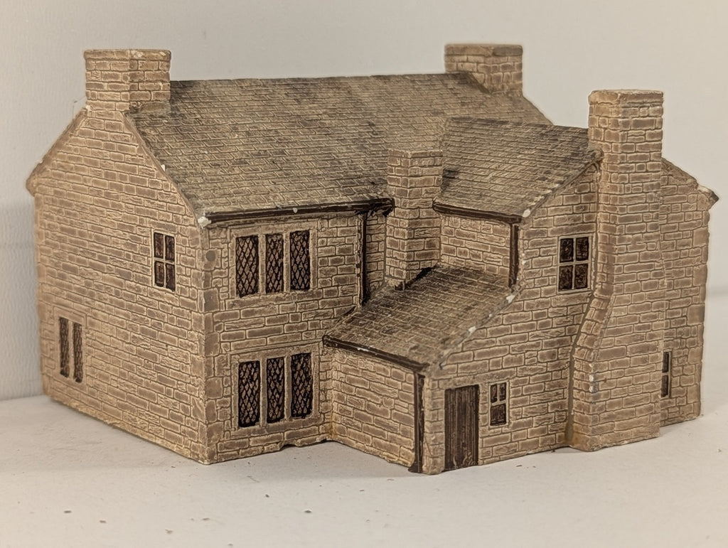 N Gauge The Railway Inn Building R8634