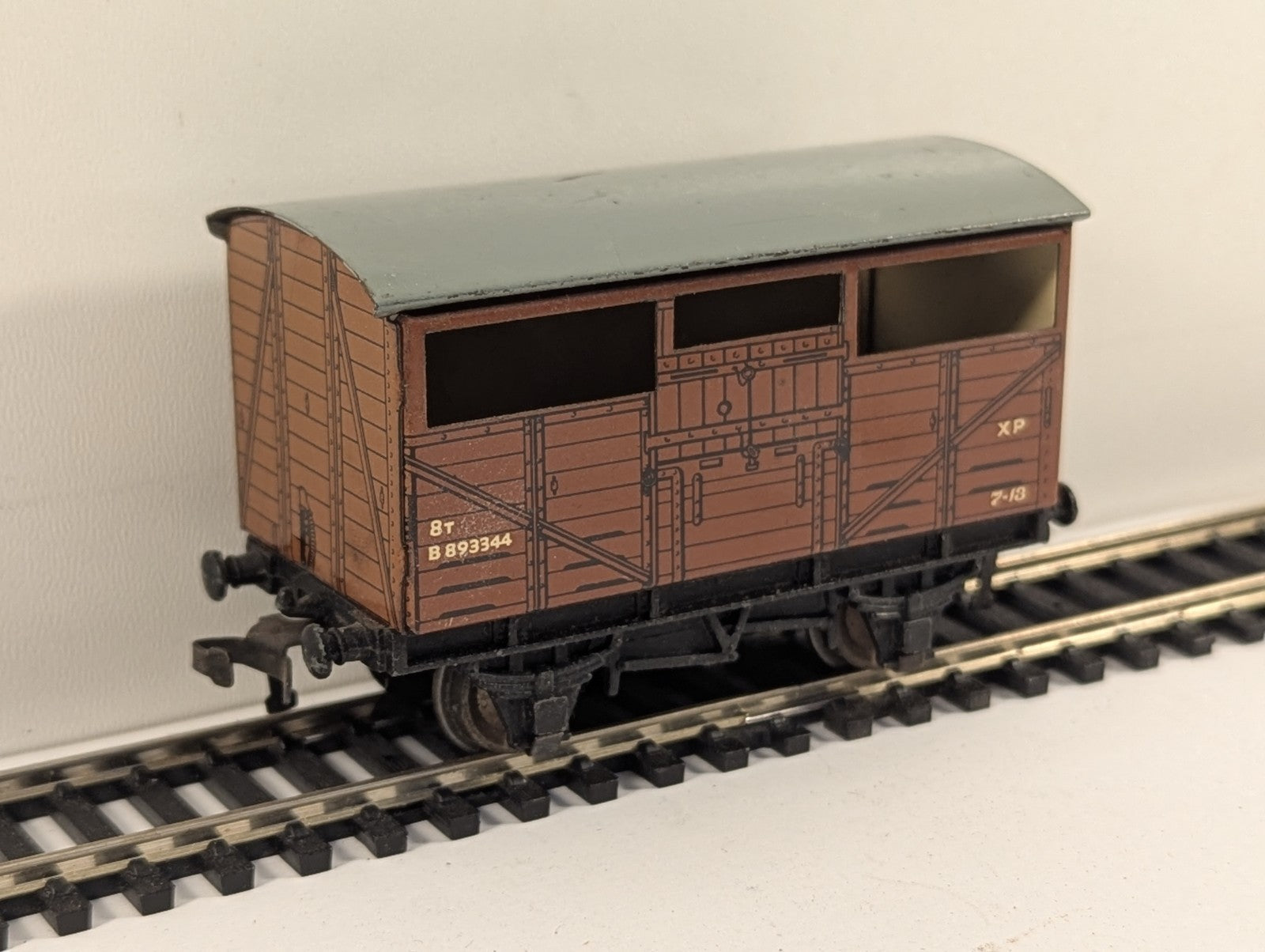 Hornby Dublo OO Gauge 8 Ton Cattle Wagon Bauxite