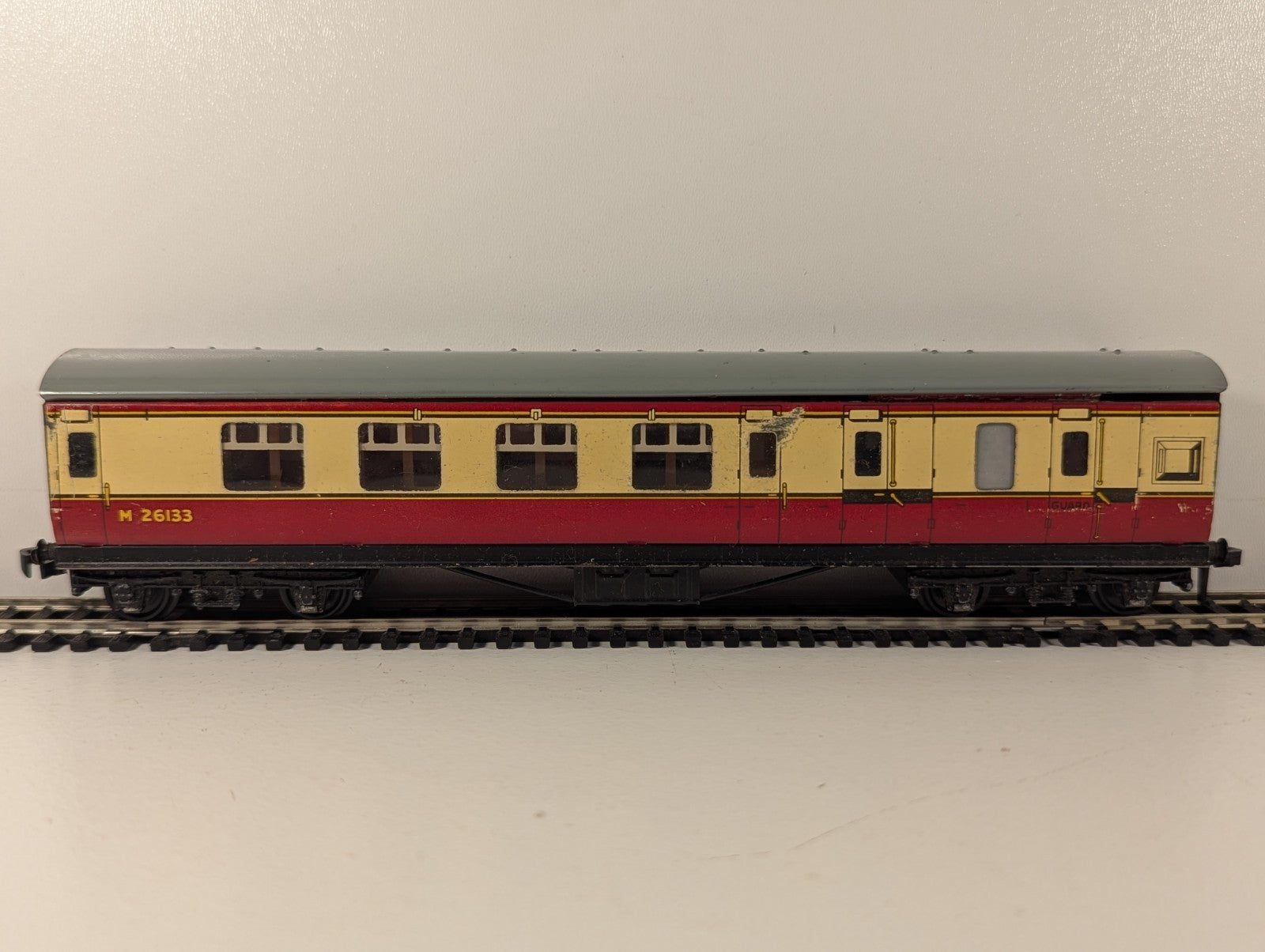 Hornby Dublo OO Gauge BR Maroon Suburban Brake Coach