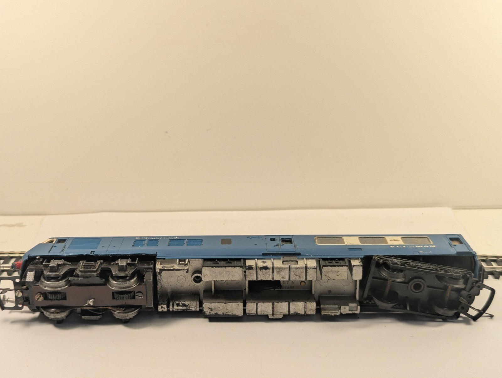 Tri-ang Hornby R555 OO Gauge BR Blue Pullman Motorised Power Car  - Poor Runner