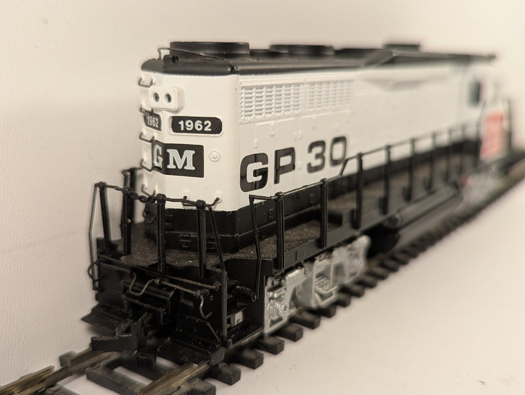 Bachmann Spectrum HO Gauge GP-30 Diesel Locomotive 1962 EMD Demo 41-0820-L7