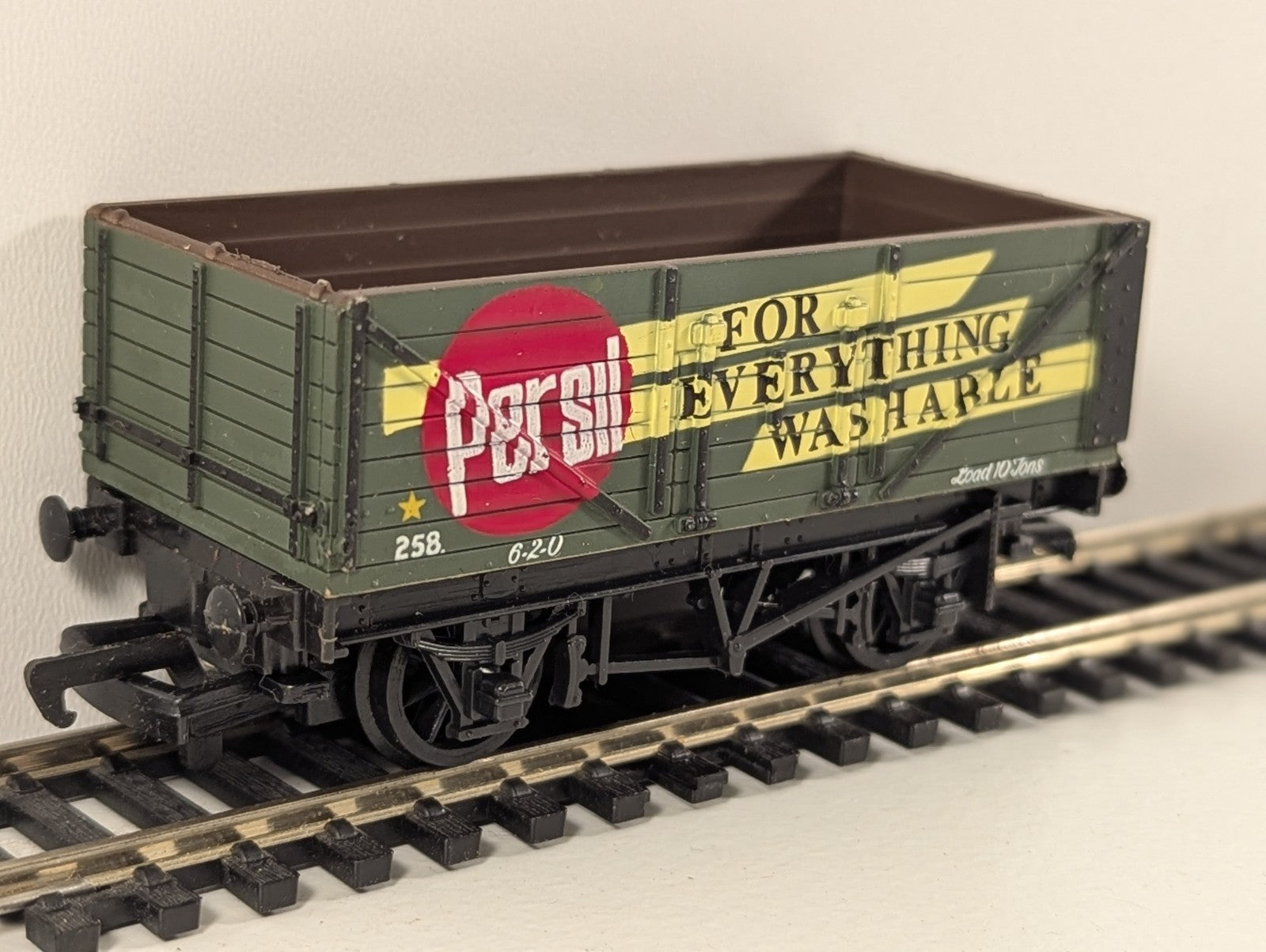 Mainline 7 Plank Open Wagon ‘Persil’ 258