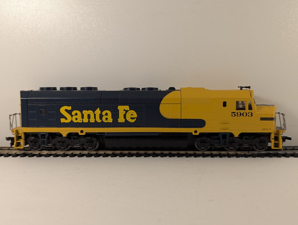 Athearn HO Gauge EMD FP45 Diesel Locomotive 5903 Santa Fe Blue and Yellow