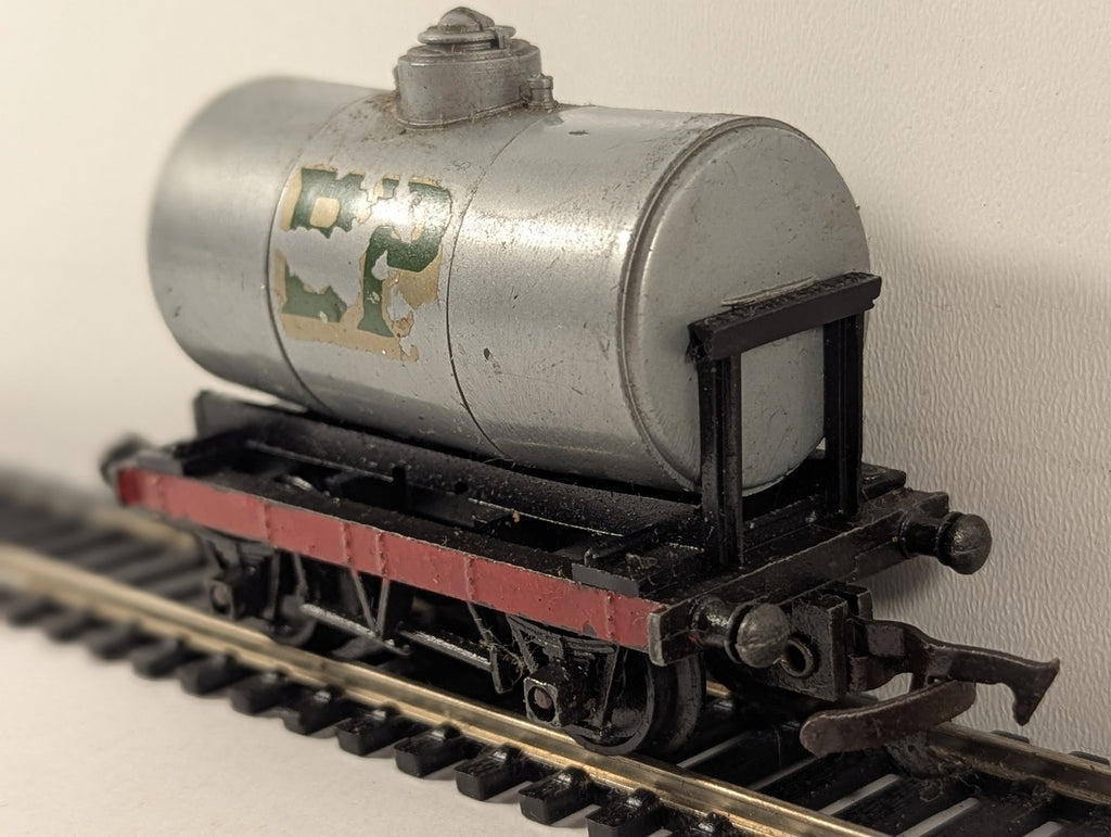 Tri-ang OO Gauge BP Tank Wagon BP Silver R12