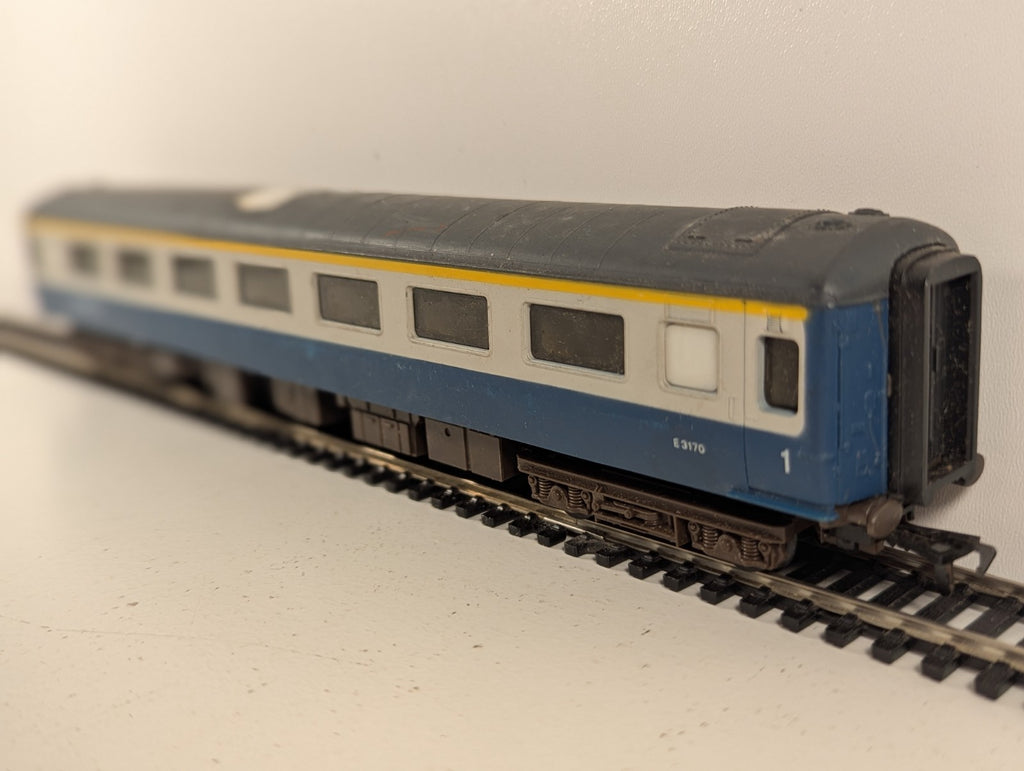 Airfix InterCity Mk2D First Open Coach E3170 OO Gauge - Boxed