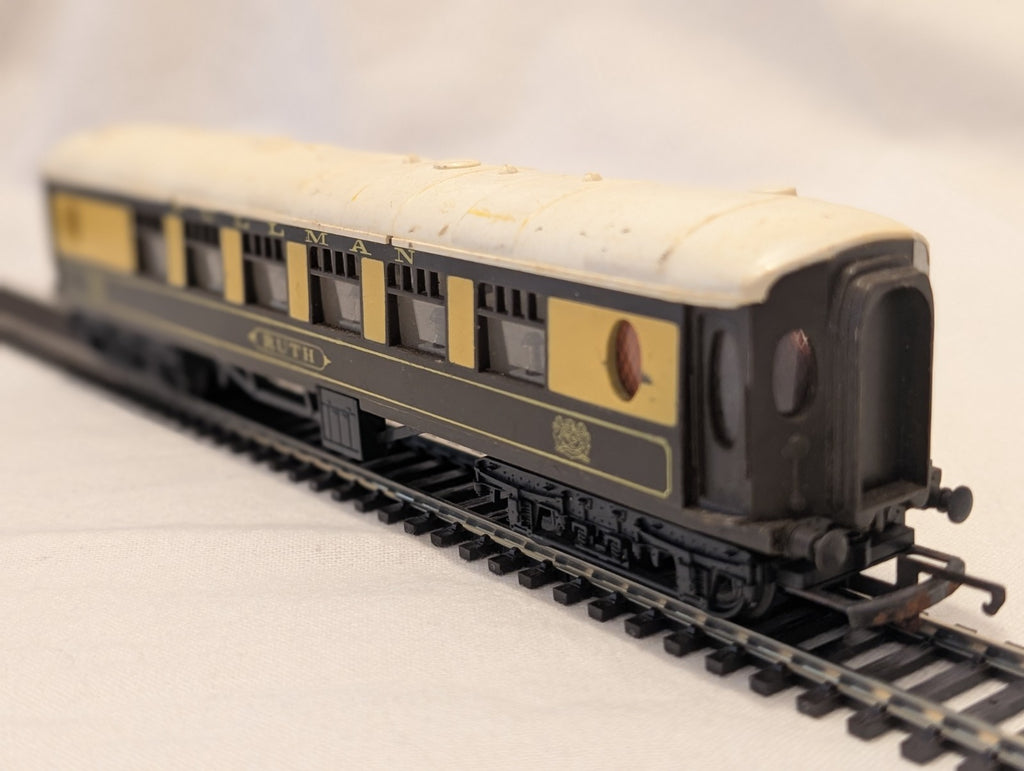 Tri-ang R228 OO Gauge Pullman Parlour Coach “Ruth”