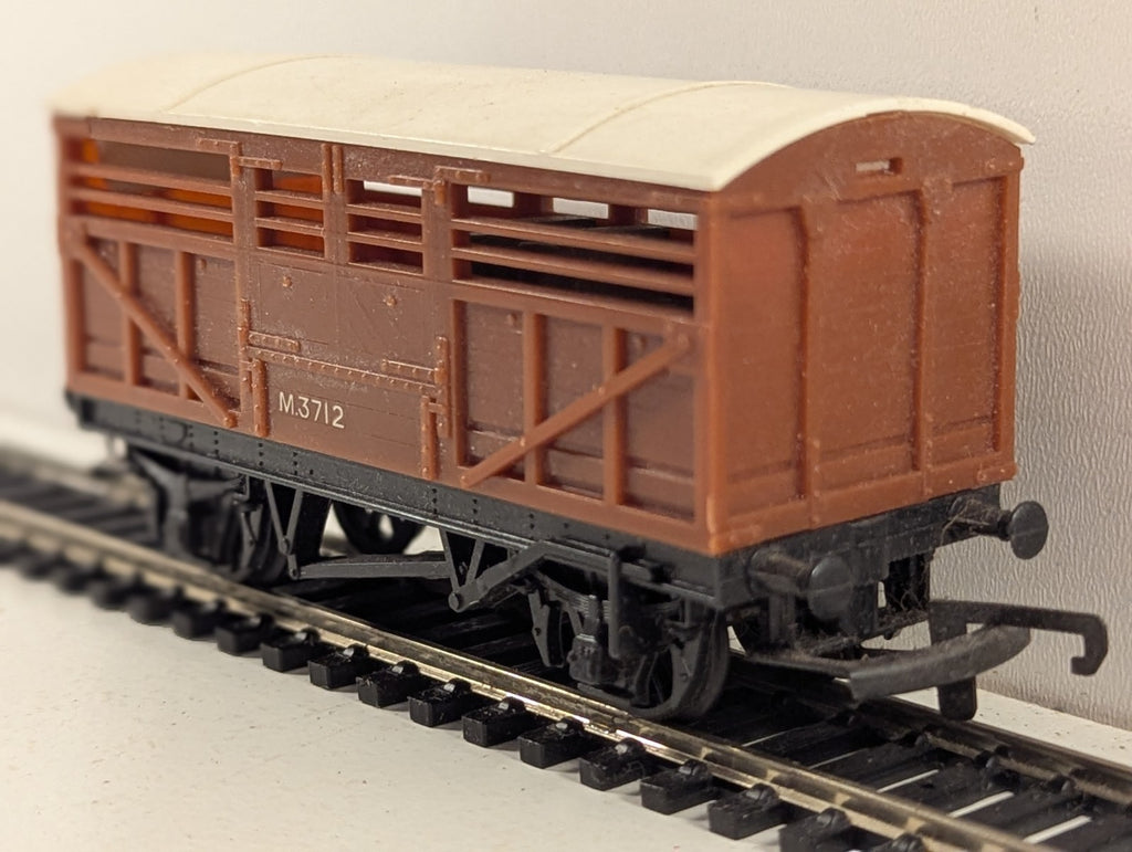 Tri-ang OO Gauge Cattle Wagon Goods Wagon M.3712 BR Brown