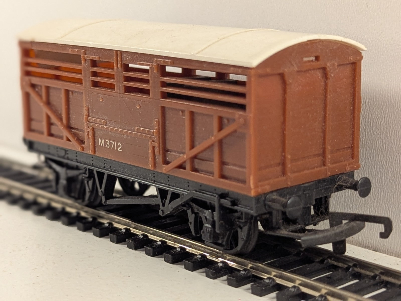 Tri-ang OO Gauge Cattle Wagon Goods Wagon M.3712 BR Brown