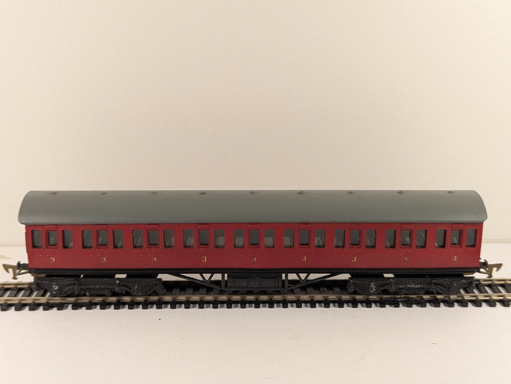 Graham Farish OO Gauge Red Freelance Suburban Bogie Coach Boxed