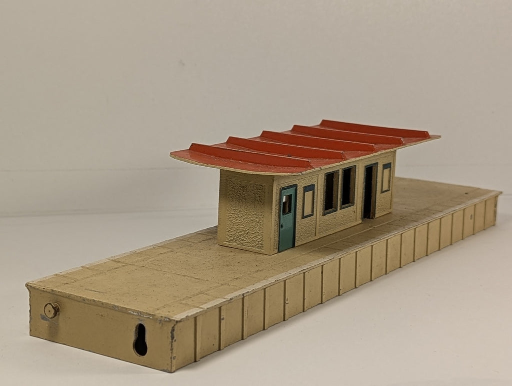 Hornby-Dublo OO Gauge D1 Island Platform Model Railway Accessory Cream & Red
