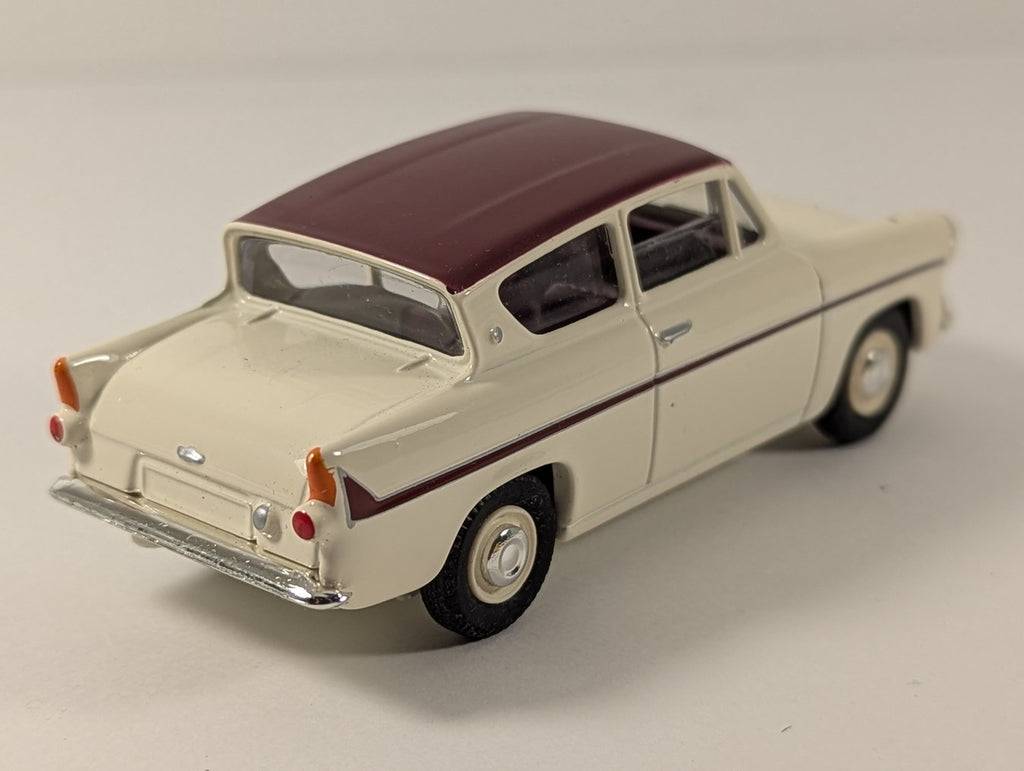 Vanguards 1:43 Ford Anglia Die-cast Model Car White / Maroon VA1002