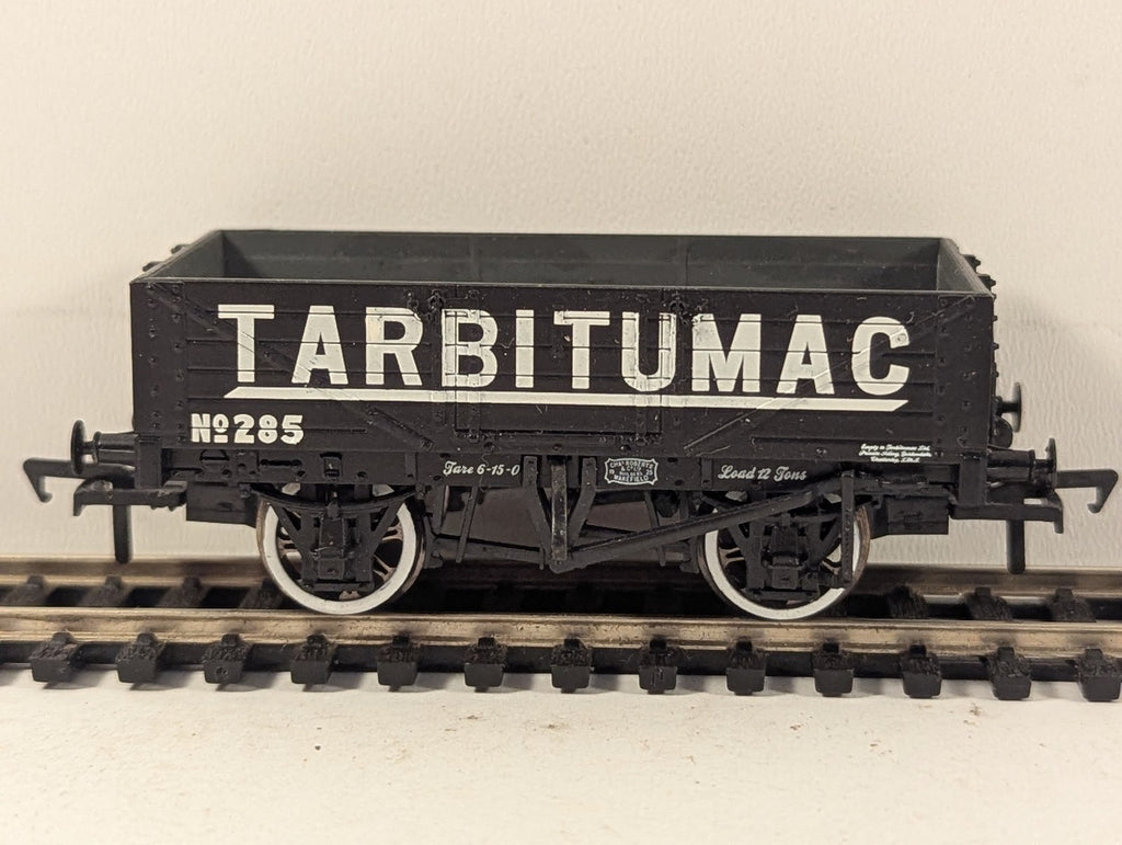 Bachmann OO Gauge 8 Plank Wagon Tarbitumac Goods Wagon 285 Tarbitumac Black