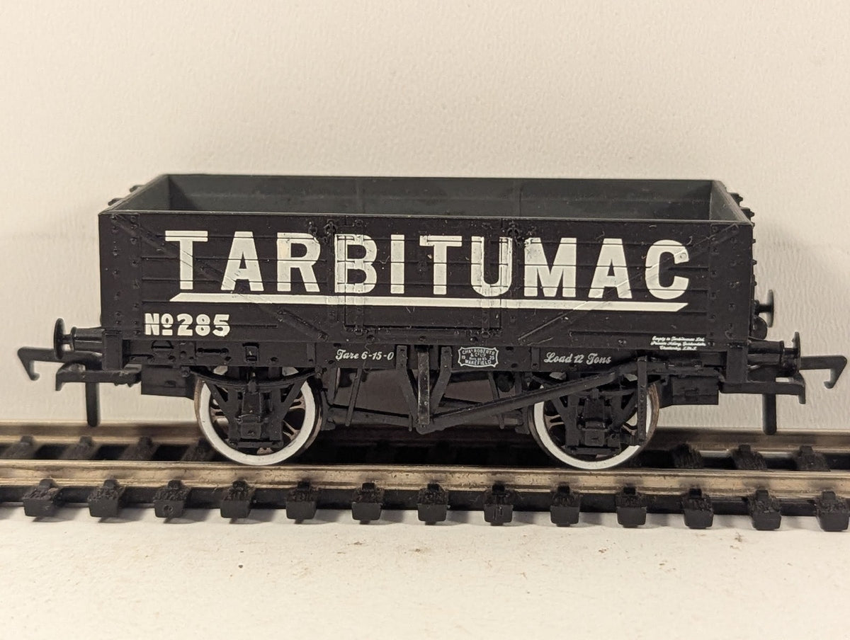Bachmann OO Gauge 8 Plank Wagon Tarbitumac Goods Wagon 285 Tarbitumac Black
