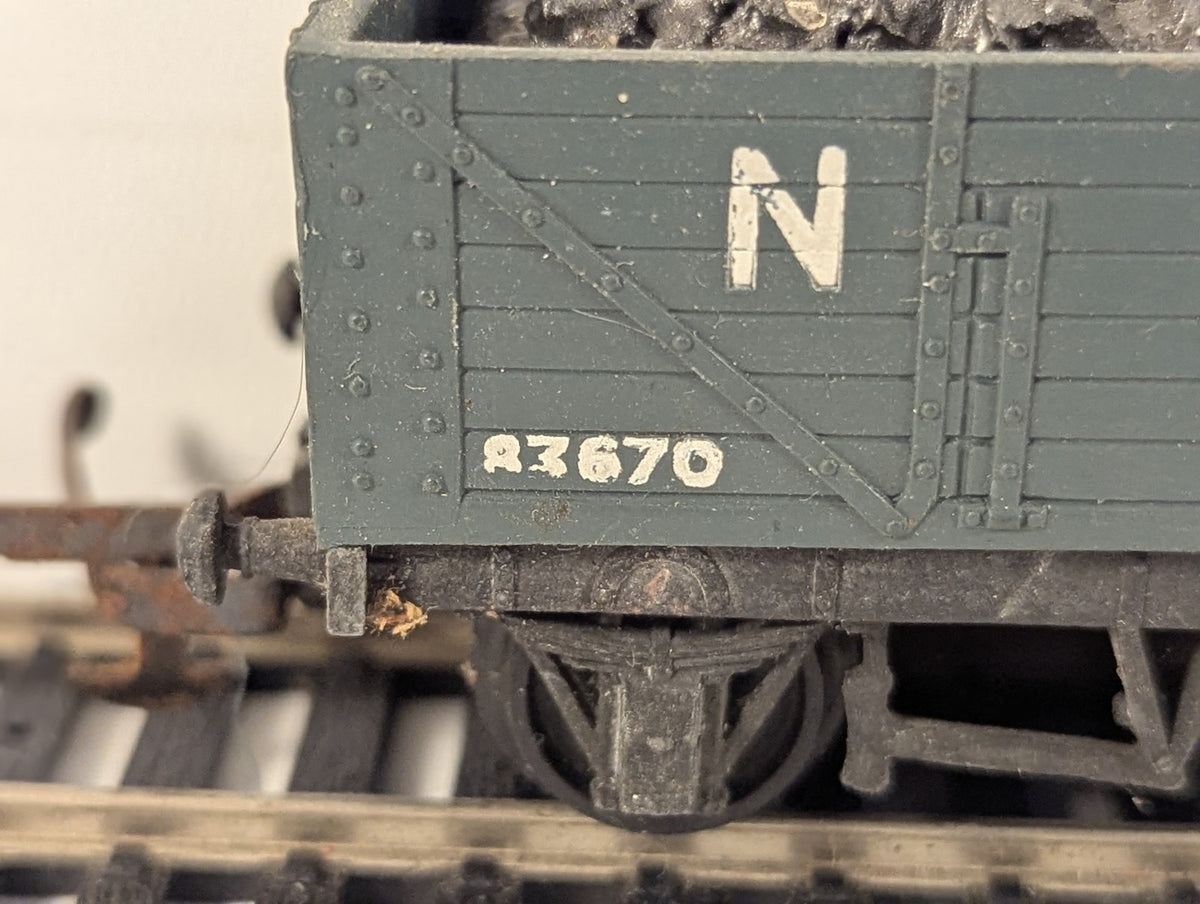 Tri-ang OO Gauge NE 5-Plank Open Wagon with Coal Load Goods Wagon 83670 NE Grey