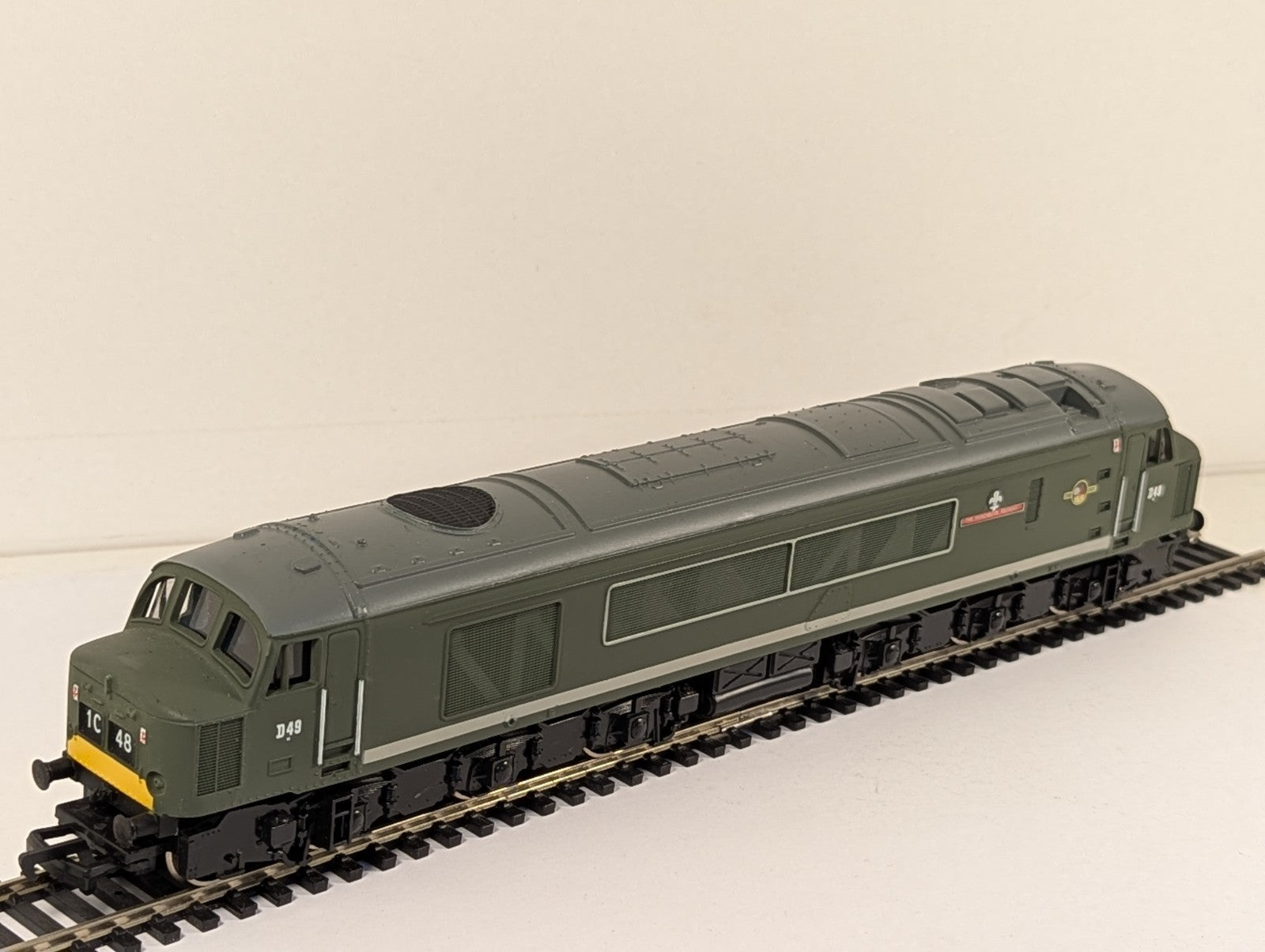 Mainline OO Gauge Class 45 D49 "The Manchester Regiment" BR Green - Boxed