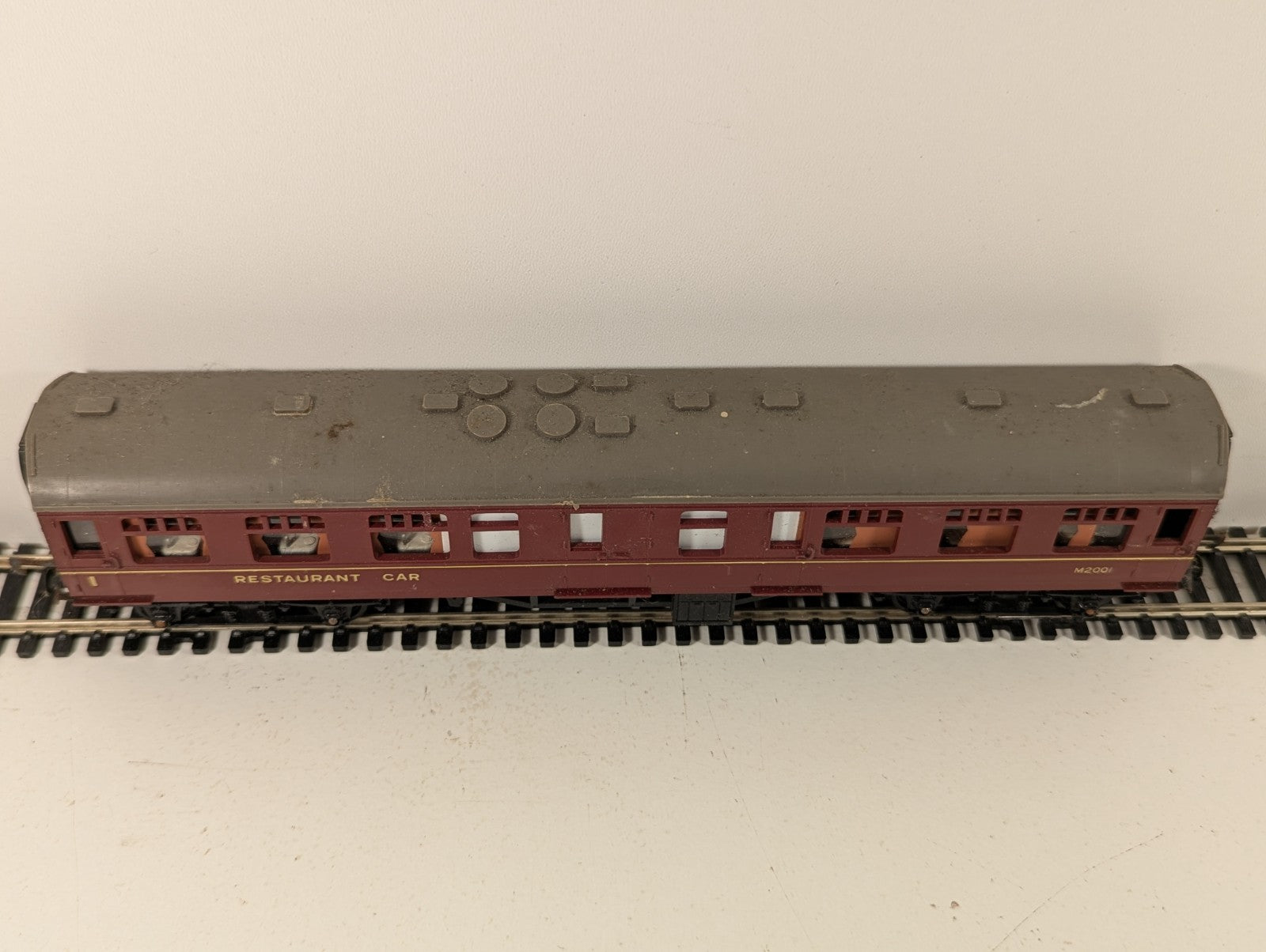 Tri-ang OO Gauge BR Maroon Mk1 Restaurant Coach