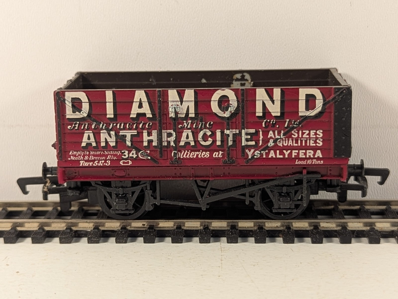 Mainline OO Gauge 7-Plank Wagon 'Diamond Anthracite' Open Wagon