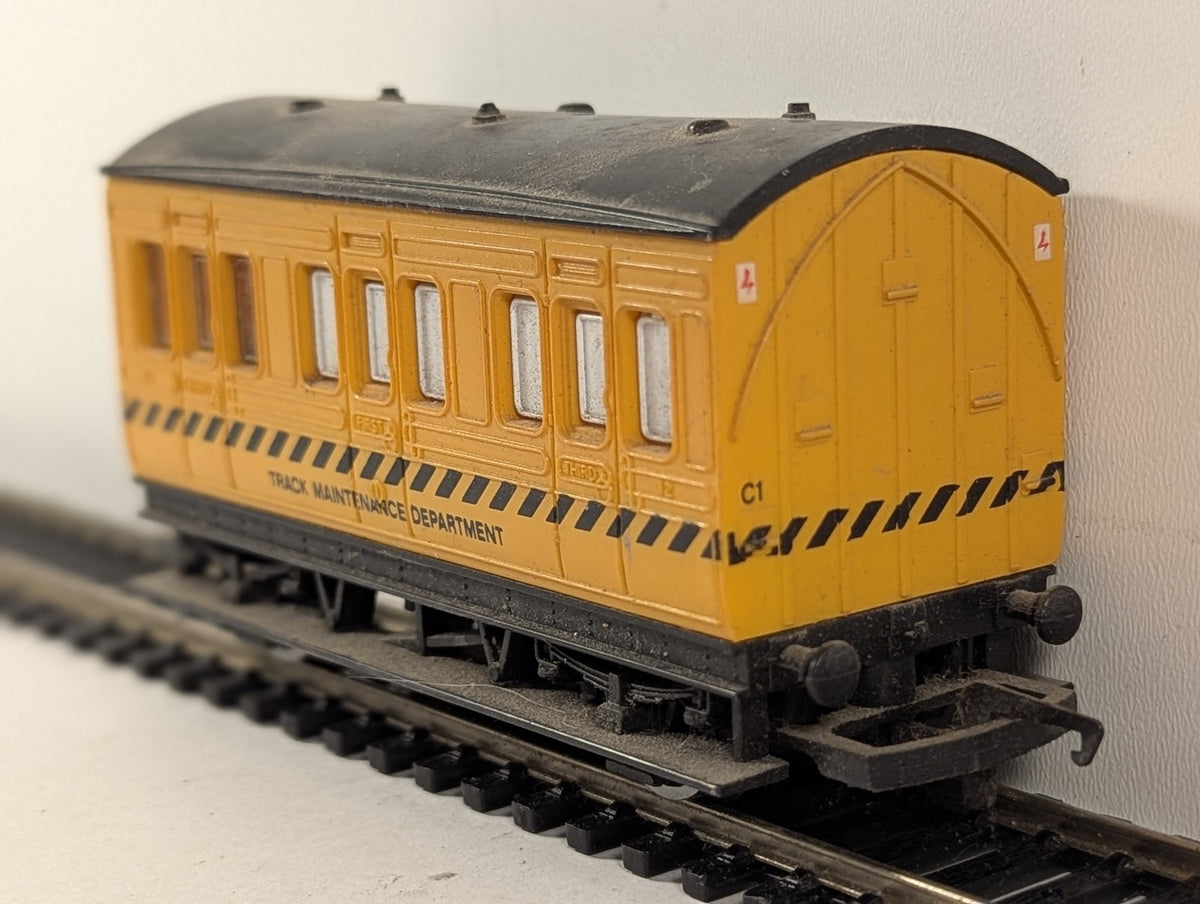 Hornby OO Gauge Track Maintenance Department 4-Wheel Coach Passenger Coach C1
