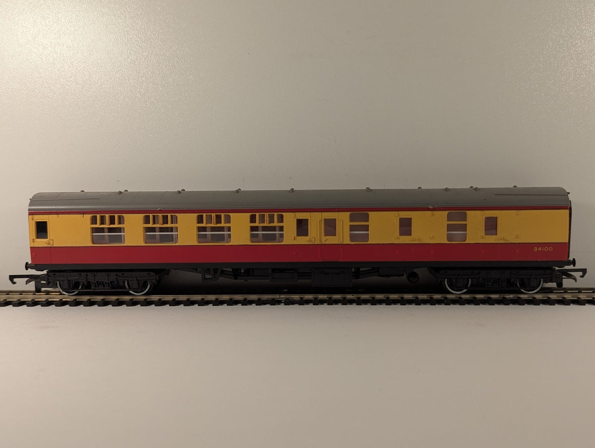 Hornby OO Gauge BR Mk1 Brake Second Corridor (BSK) Passenger Coach 34100
