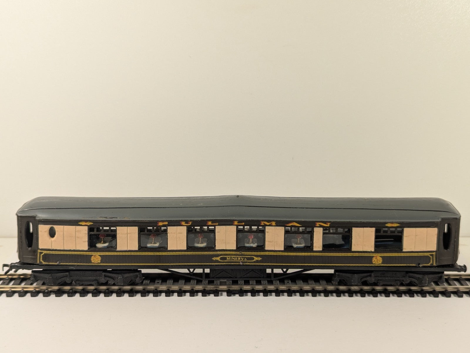 Graham Farish OO Gauge Pullman Parlour Coach Rosemary
