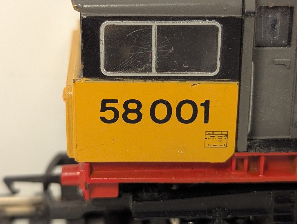 Hornby OO Gauge Class 58 Diesel Locomotive 58001 BR Railfreight Grey R250