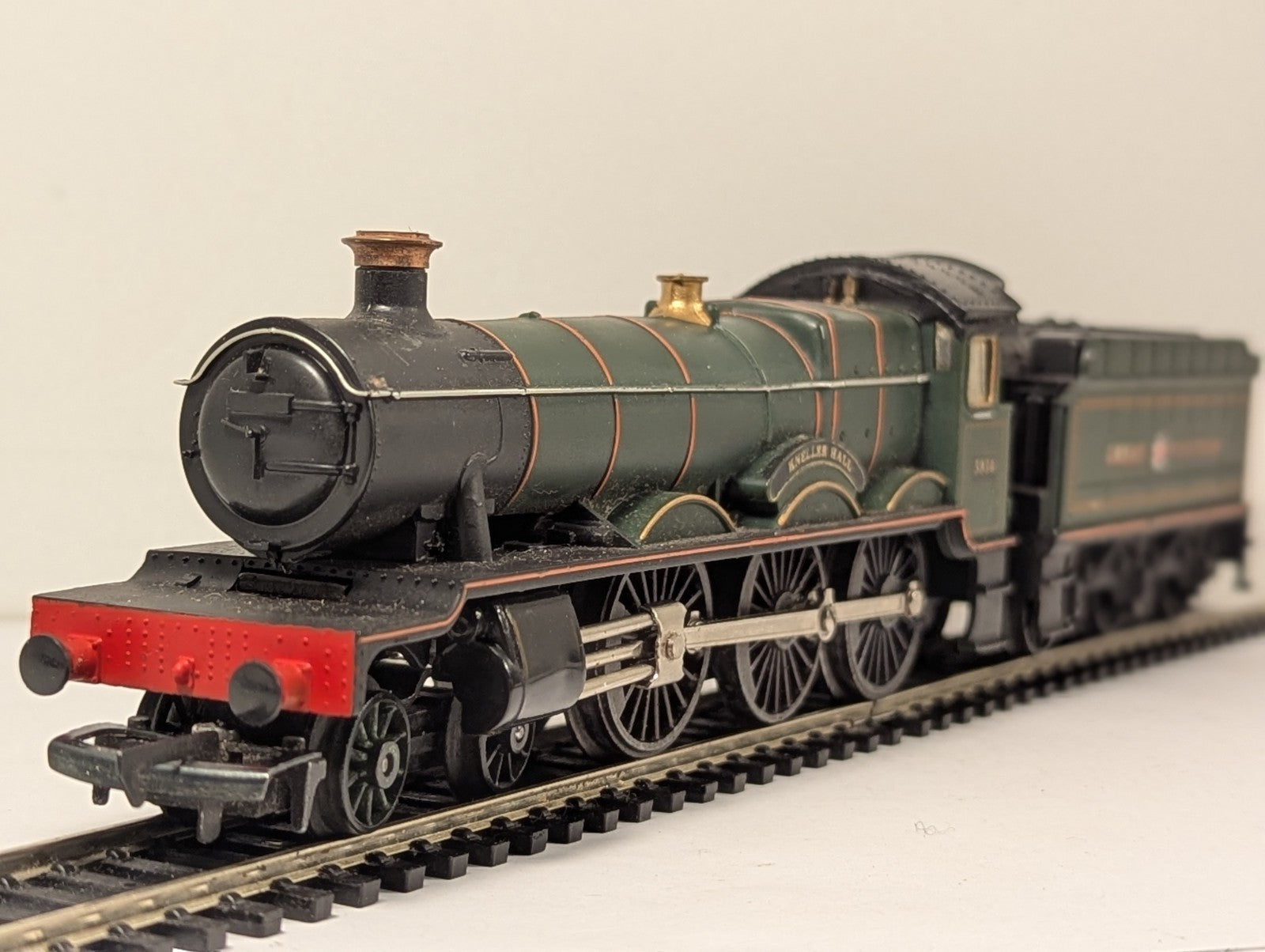 Hornby OO Gauge GWR Hall Class 'Kneller Hall' Steam Locomotive 5934