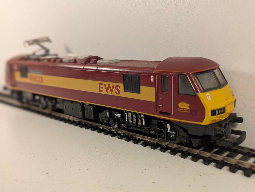 Hornby BR Class 90 EWS Electric Locomotive OO Gauge - Missing Coupling