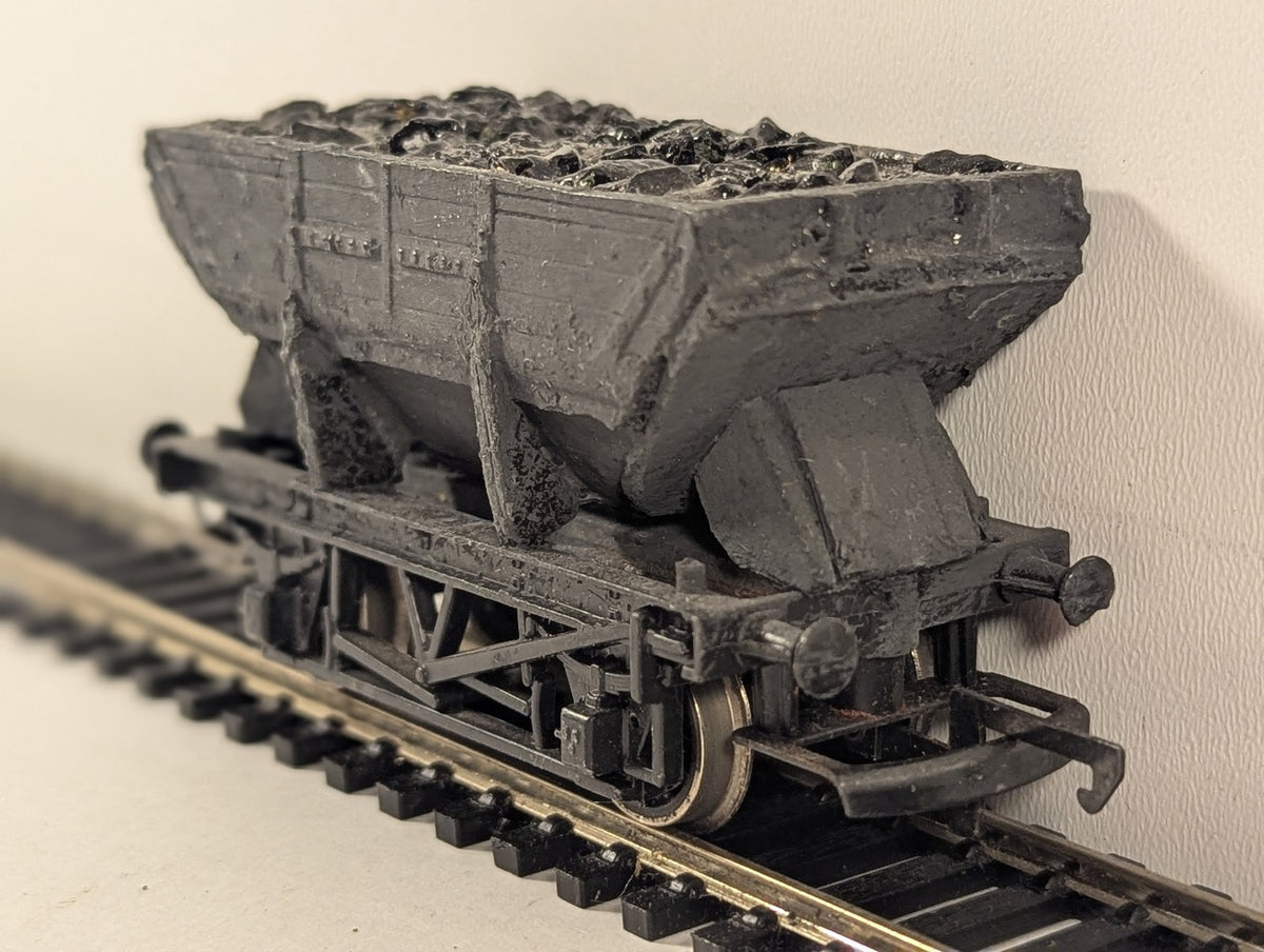 Tri-ang Hornby OO Gauge 20 Ton Hopper Wagon Weathered Black