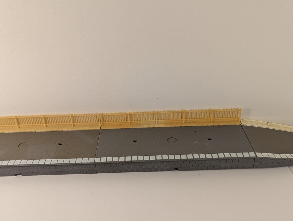 Hornby OO Gauge Station Platform Set Grey & Brick R508