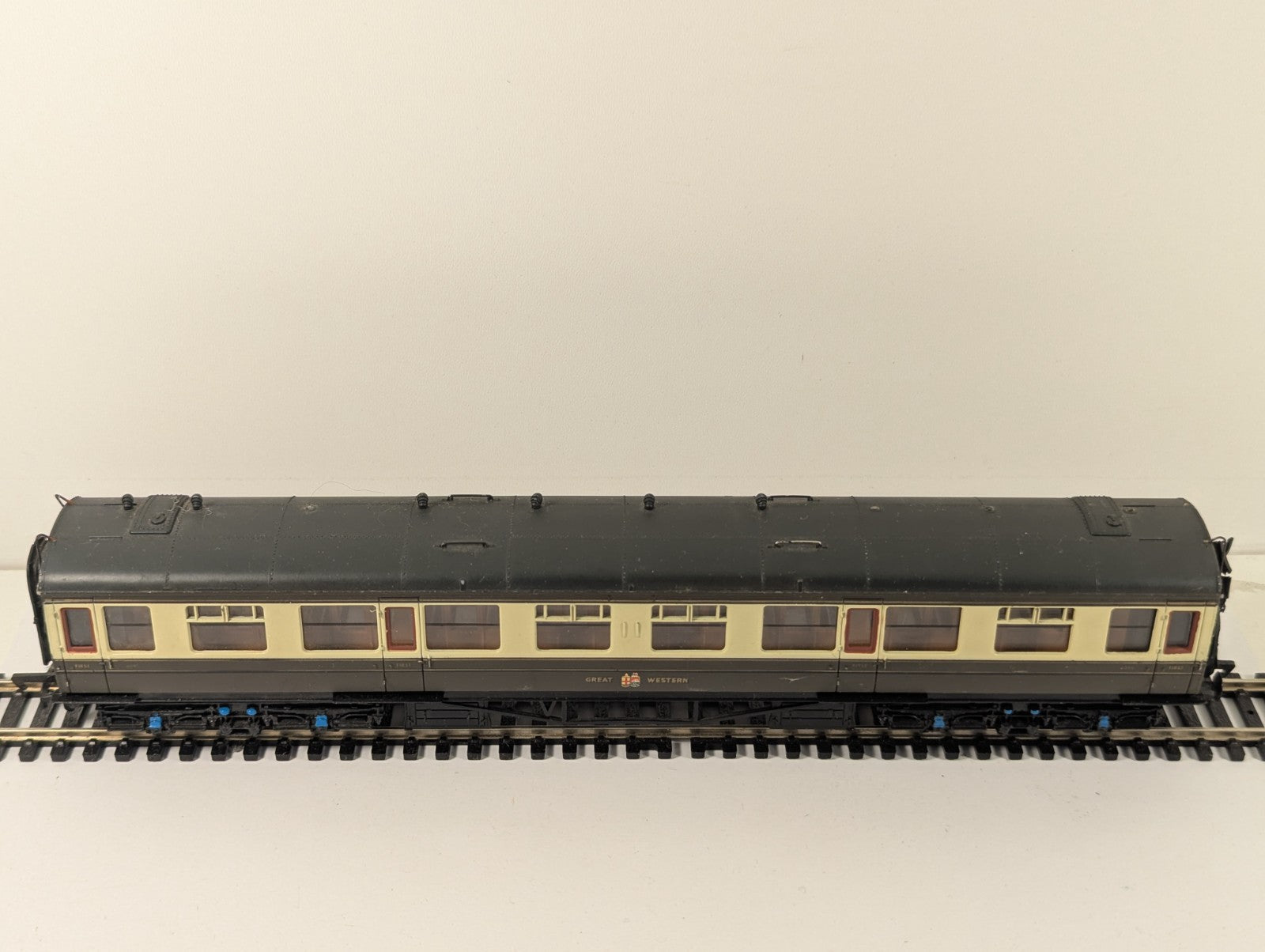 Bachmann OO Gauge GWR Collett Coach Chocolate & Cream