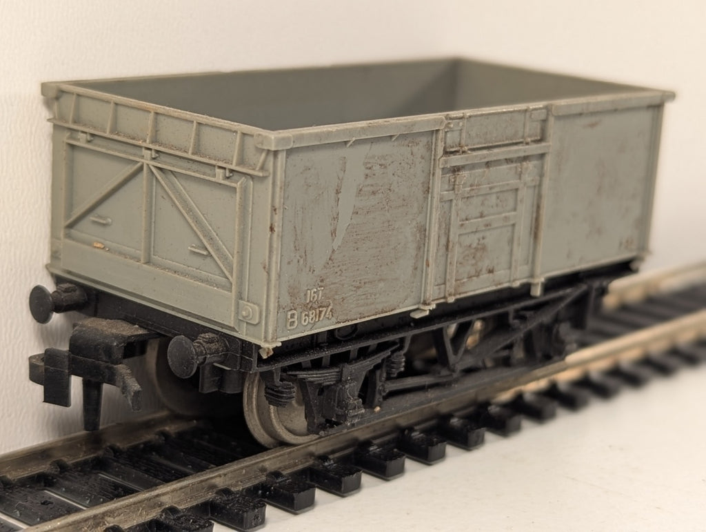 Trix 5001 BR 16 Ton Mineral Wagon Grey OO Gauge