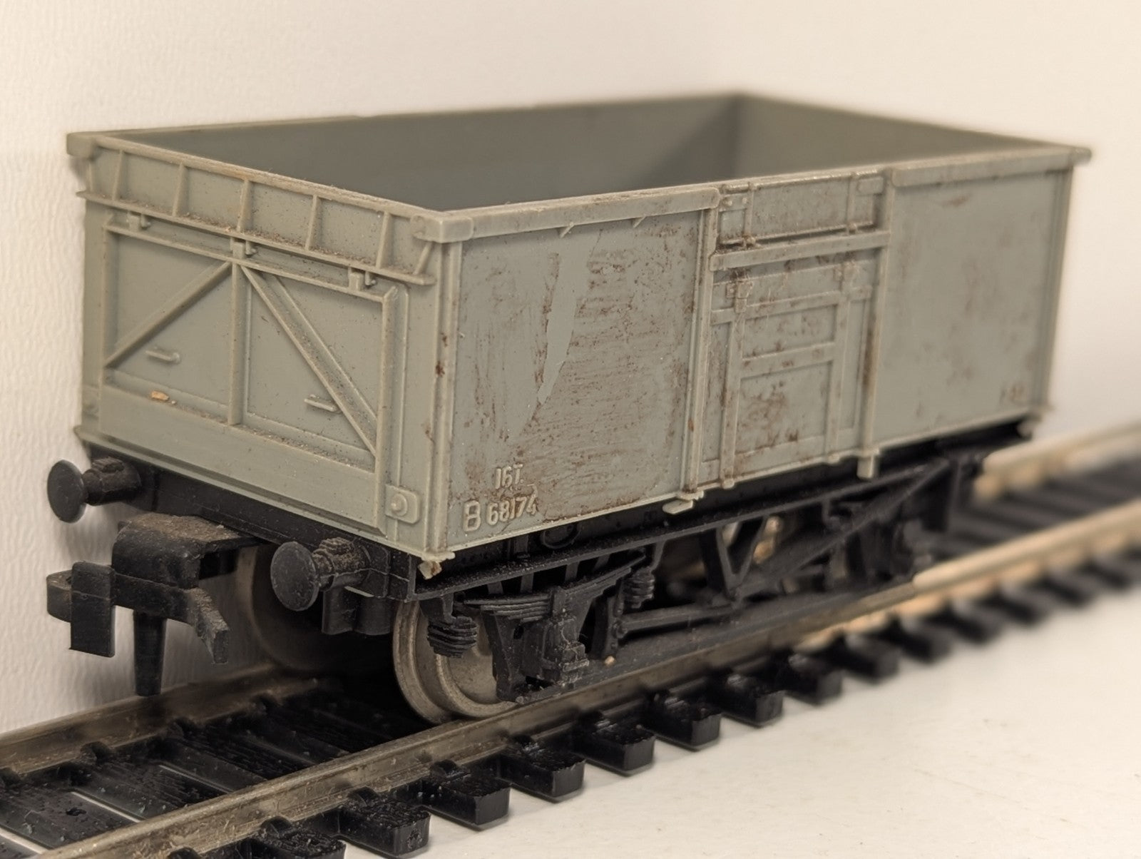 Trix 5001 BR 16 Ton Mineral Wagon Grey OO Gauge