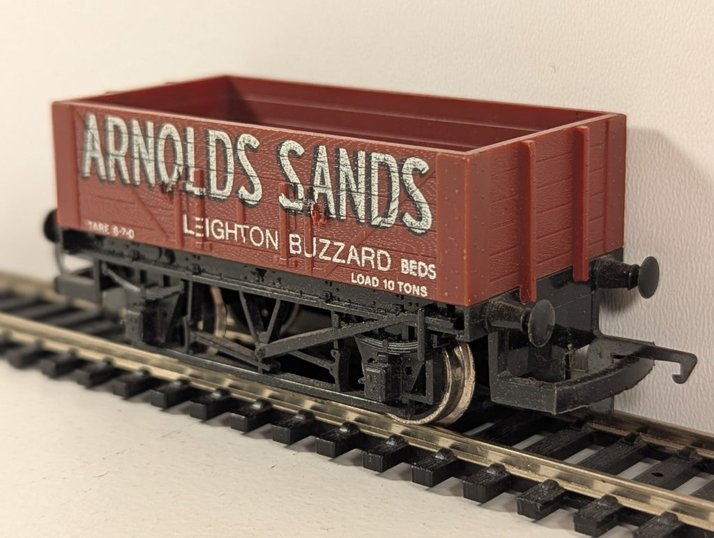 Hornby R097 OO Gauge 5-Plank Open Wagon – Arnolds Sands, Leighton Buzzard