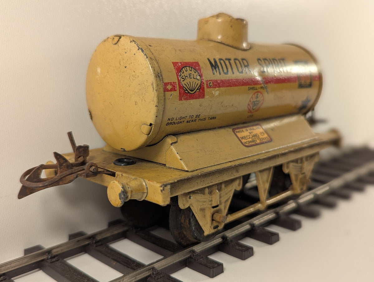 Meccano Ltd O Gauge No. 1 Tank Wagon Shell-Mex & BP Shell-Mex & BP Yellow