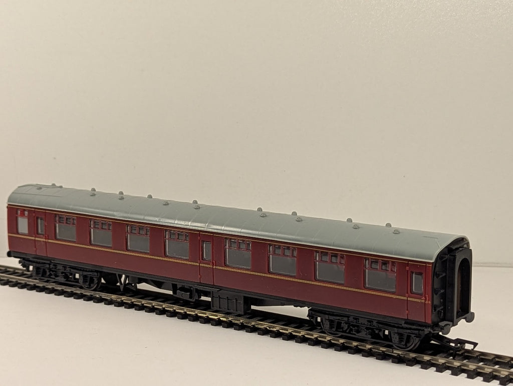 Hacette OO Gauge Stanier Corridor Composite Passenger Coach LMS Maroon