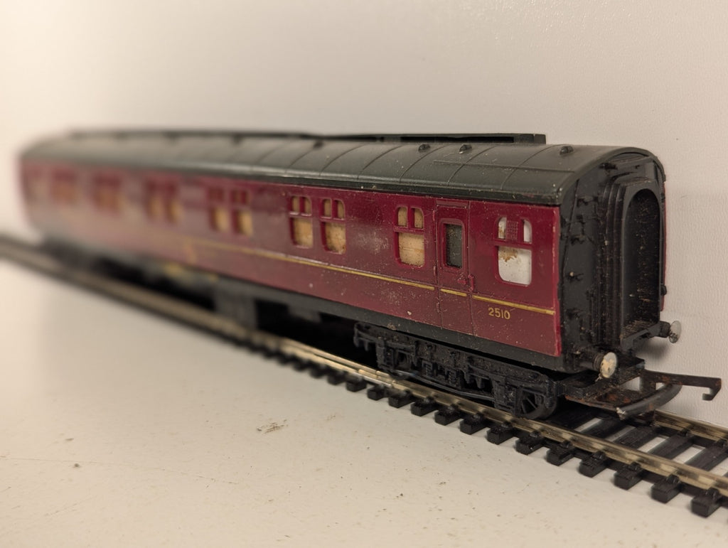Tri-ang OO Gauge LMS Type Sleeping Car Passenger Coach 2510 BR Maroon