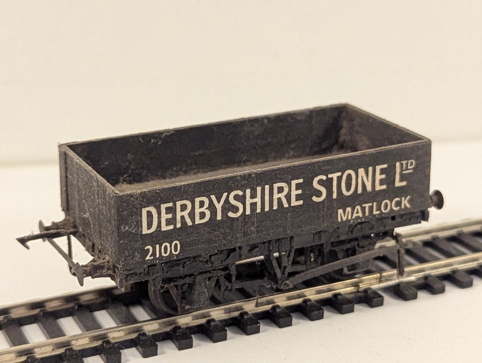 Peco OO Gauge Derbyshire Stone Ltd Matlock Open Wagon 2100