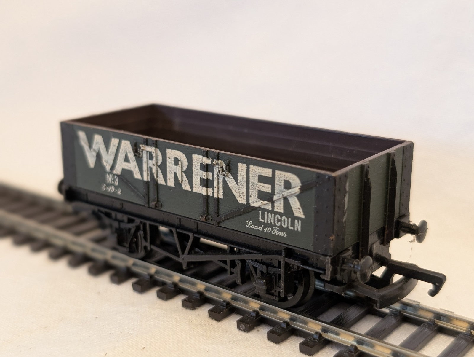 Mainline OO Gauge 7 Plank Open Wagon Goods Wagon No. 3 Warrener (Li