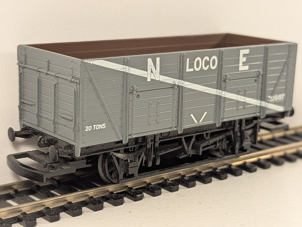 Mainline OO Gauge LNER Grey 7 Plank Wagon – Missing Buffer