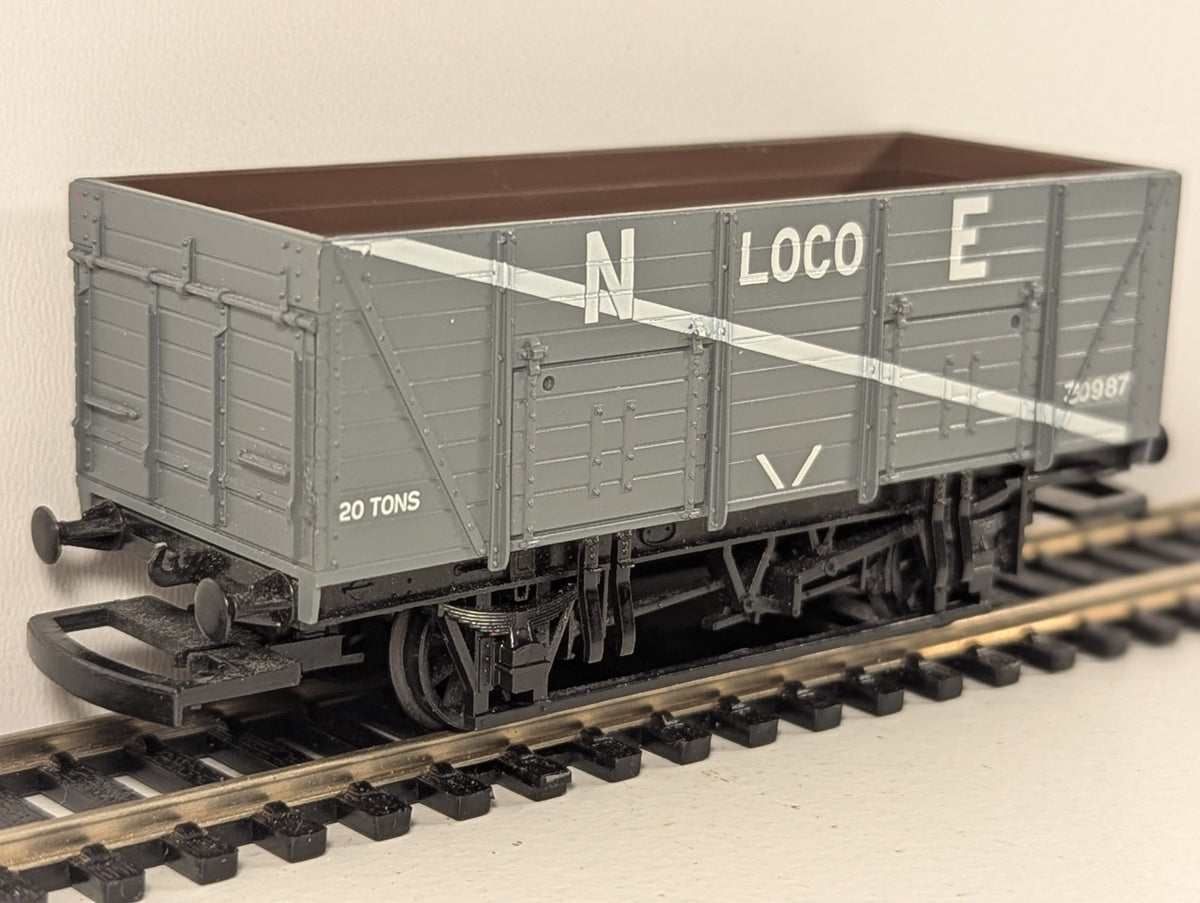 Mainline OO Gauge LNER Grey 7 Plank Wagon – Missing Buffer